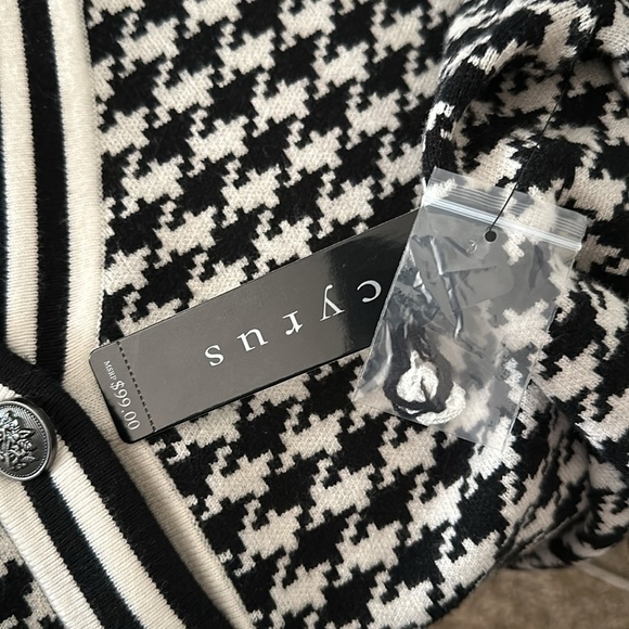 NTW XL Herringbone patterned button up sweater by Cyrus. - Picture 6 of 7